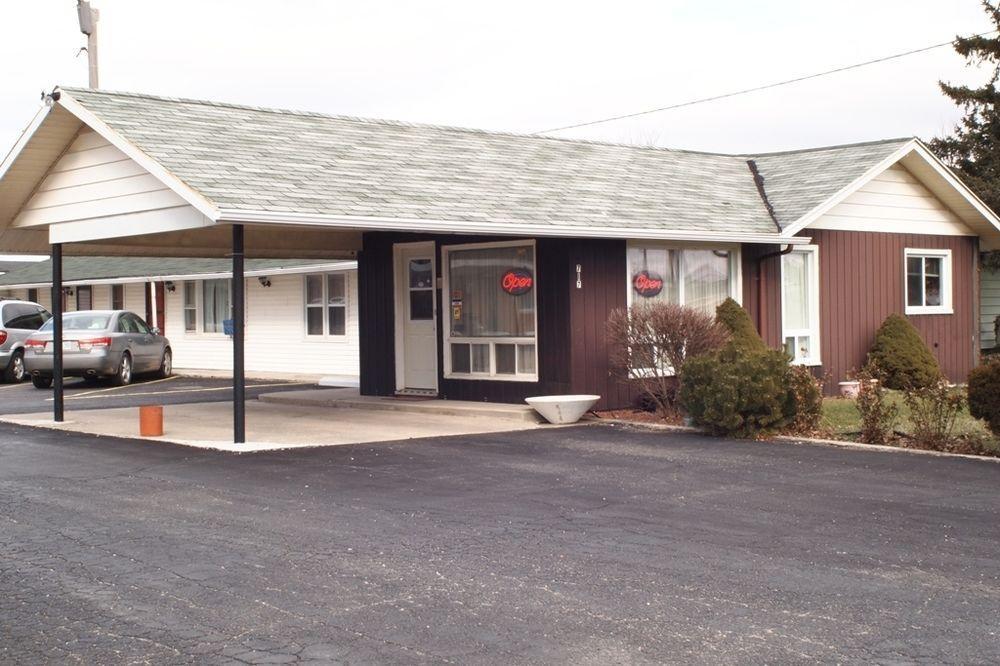 Colonial Motel Chatham-Kent Exterior photo